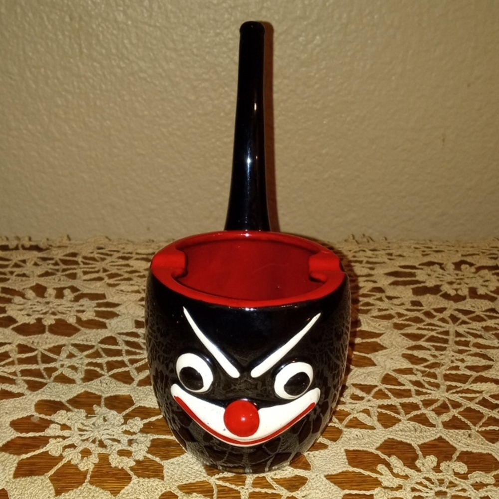 Black and Red Vgt Red wear Pipe Holder By Adriane